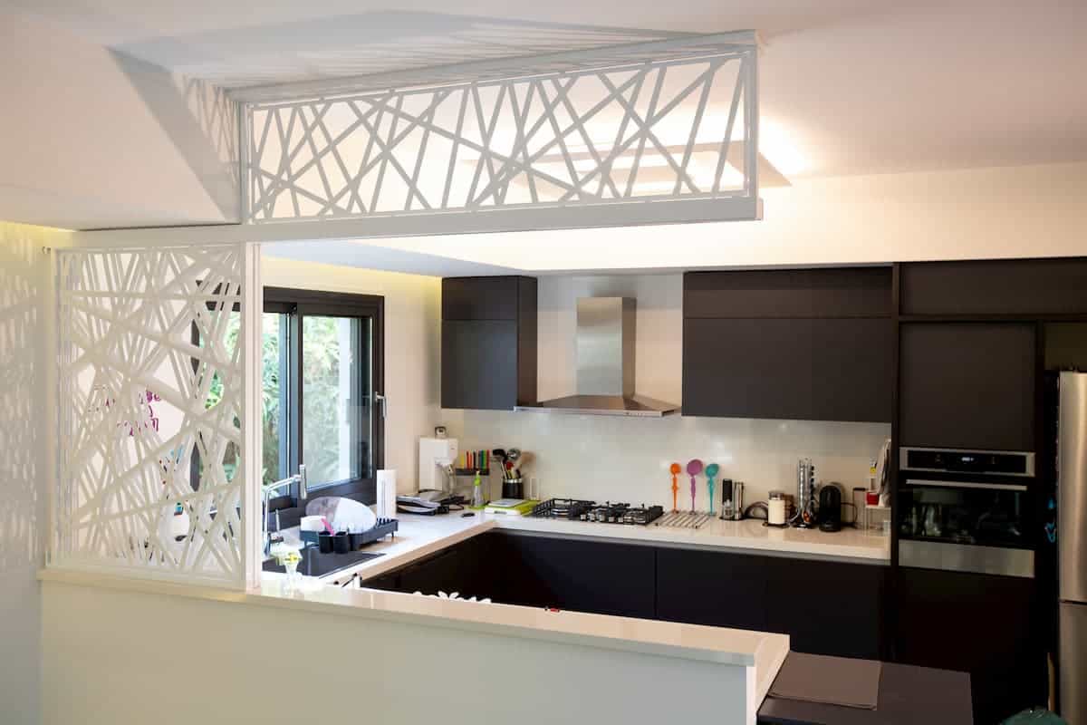 חלון הזזה בבית פרטי בהרצליה • DecoTech | דקוטק